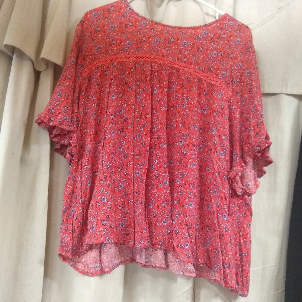 Flowy eyeshadow floral print top